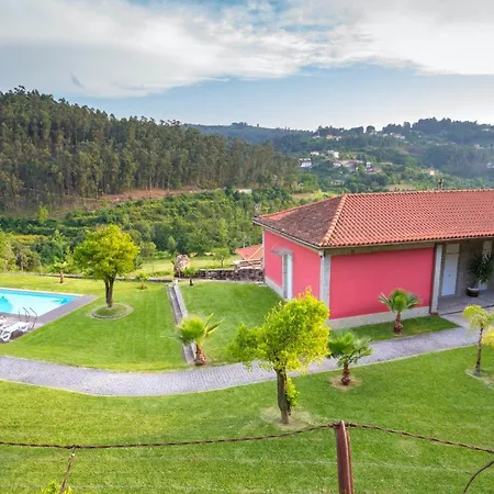 Villa Welcoming With Mountain View In Sobradelo Da Goma